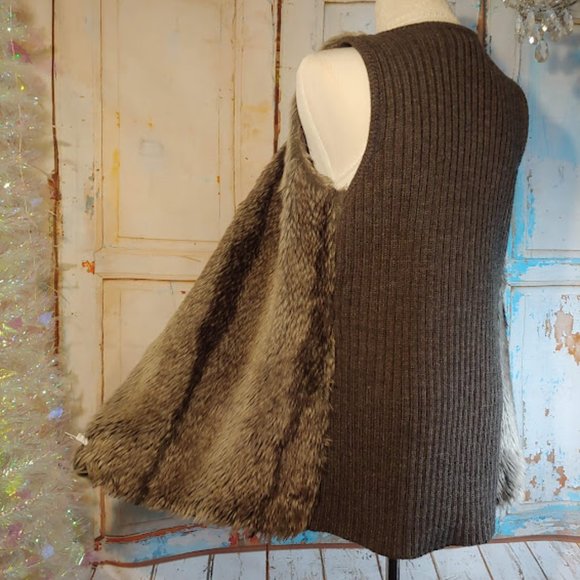 JJ Basics faux fur sleeveless  sweater vest /size M / shades of brown - Picture 3 of 7
